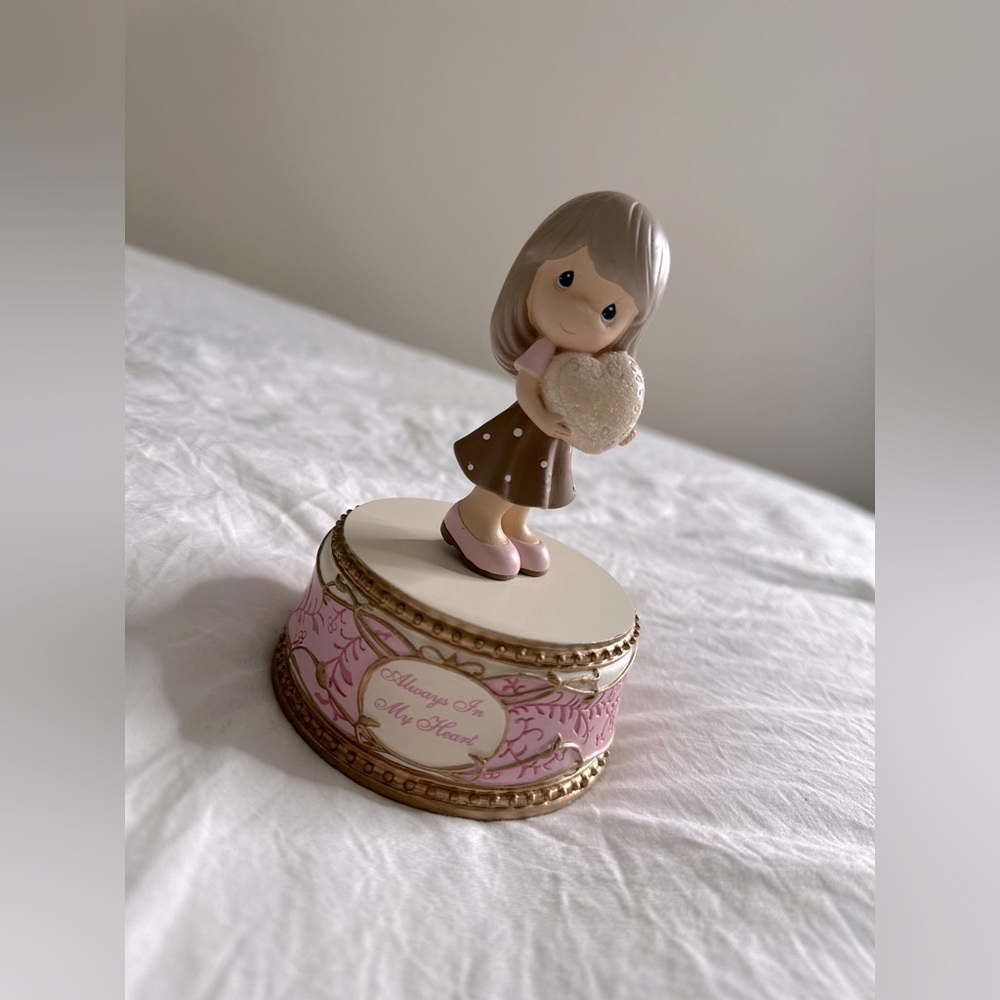 PRECIOUS MOMENTS GIRL WITH HEART , MUSICAL FIGURINE